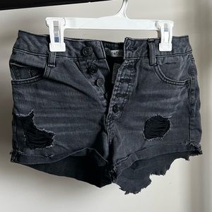 DISTRESSED BLACK DENIM SHORTS